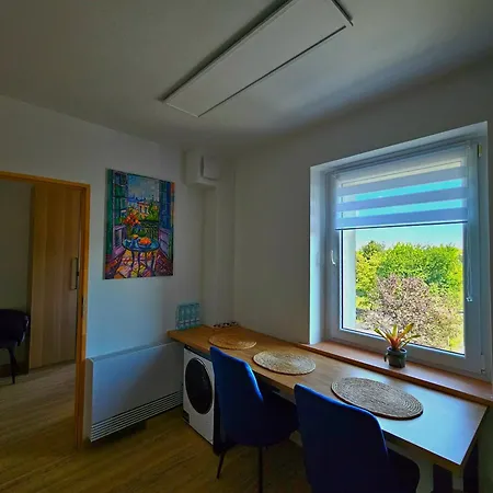 Radiostacja Ix, Parking Free Daire *