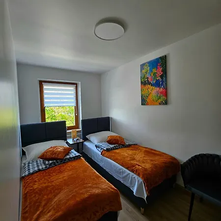 Radiostacja Ix, Parking Free Apartment