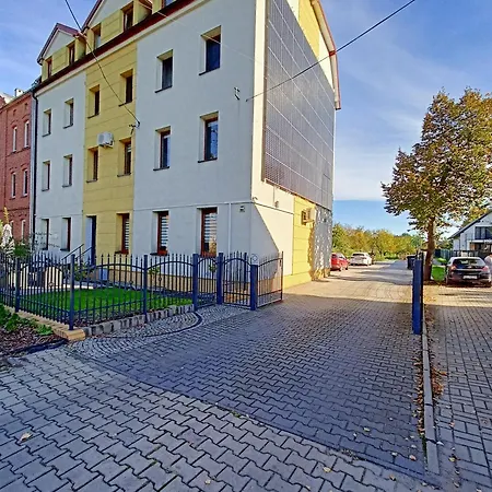 Radiostacja Ix, Parking Free *