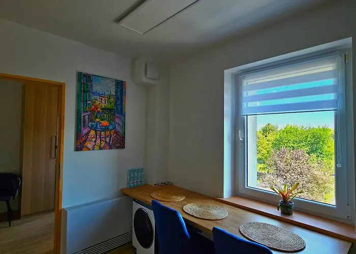 Radiostacja Ix, Parking Free Daire *