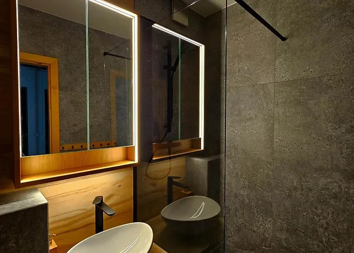 Radiostacja Ix, Parking Free