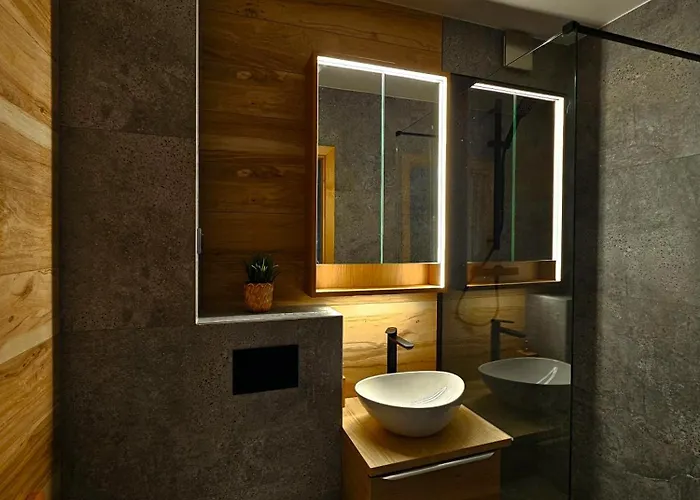 Radiostacja Ix, Parking Free *