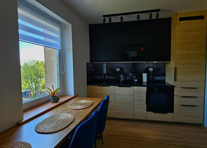 Radiostacja Ix, Parking Free Daire