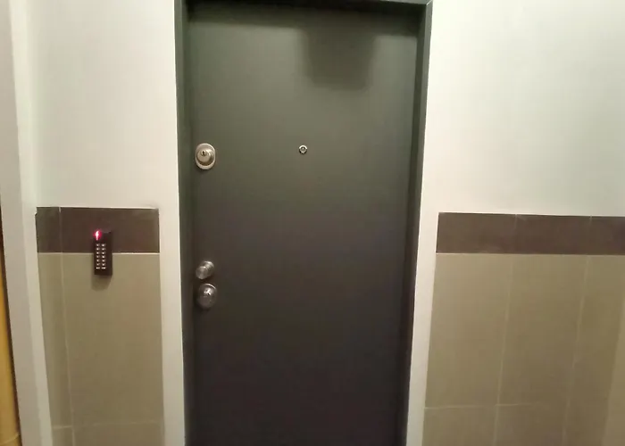 Radiostacja Ix, Parking Free Daire